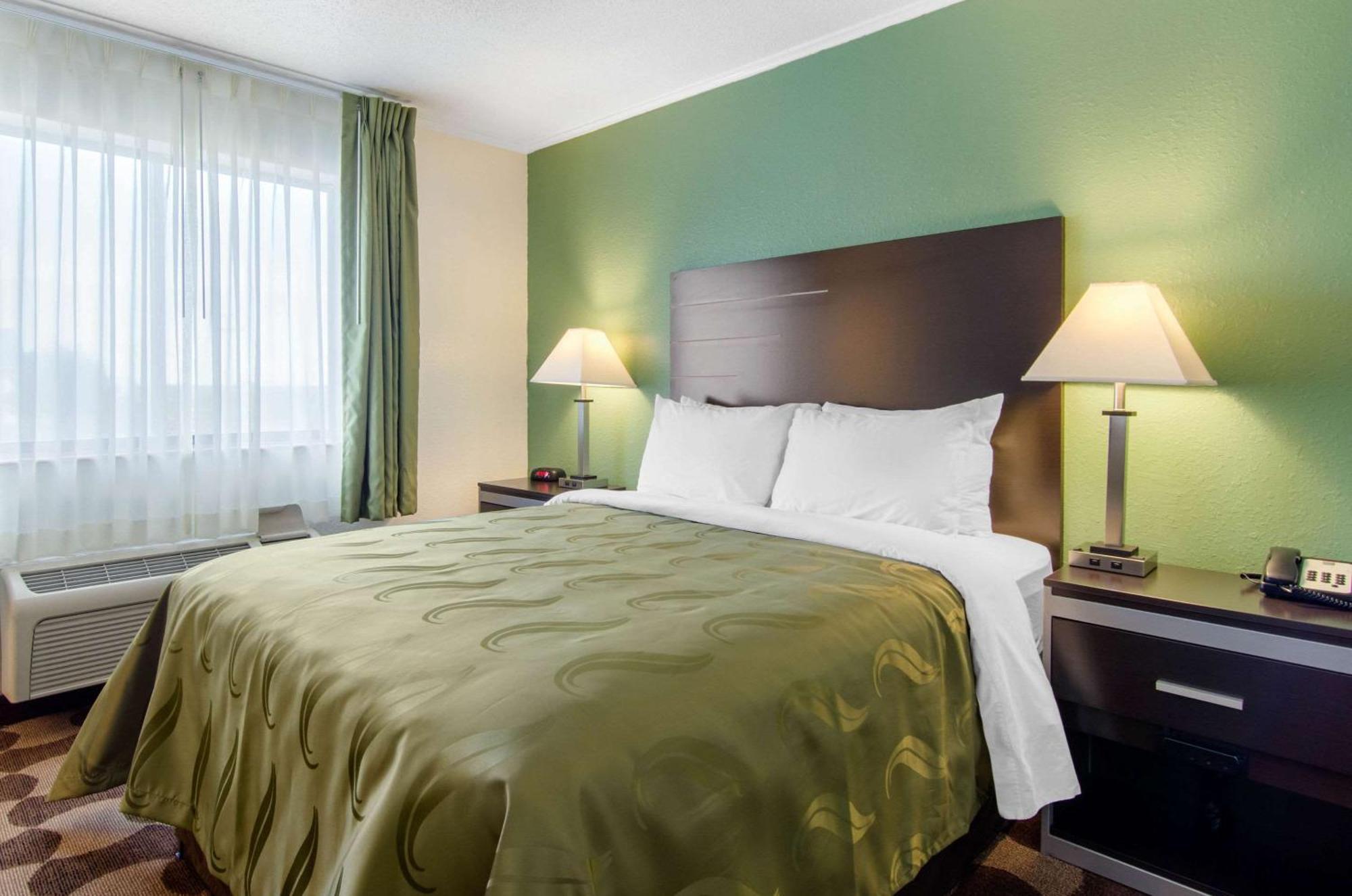 Quality Inn Russell Exteriör bild